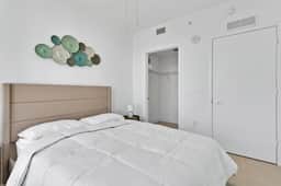 Modern 1BR | Downtown | Co-Work, Pool, Gym
