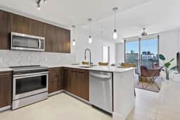 Modern Downtown Condo| 1BR |Co-Working |Pool | Gym