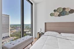 Modern 1BR Downtown Miami with Pool & Resort Amenities