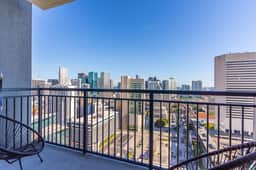 Modern Downtown Condo| 1BR |Co-Working |Pool | Gym