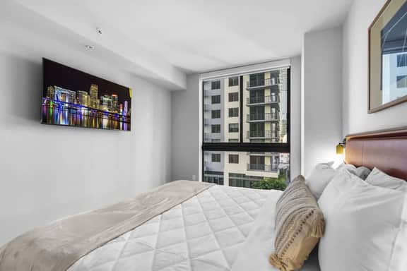 Miami Worldcenter condo/ Hotel Amenities/ sleeps 4