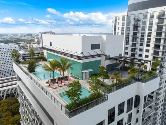 Miami Worldcenter condo/ Hotel Amenities/ sleeps 4