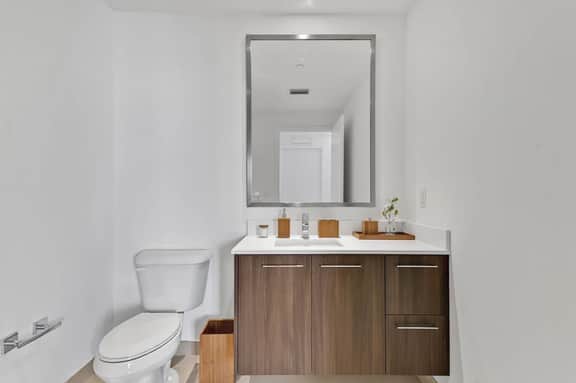 Modern 1BR | Downtown | Co-Work, Pool, Gym