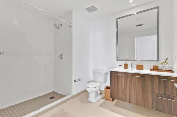 Modern 1BR | Downtown | Co-Work, Pool, Gym