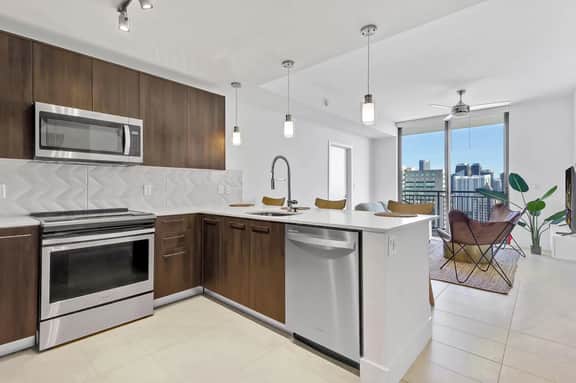Modern Downtown Condo| 1BR |Co-Working |Pool | Gym