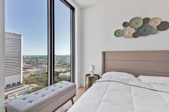 Modern 1BR Downtown Miami with Pool & Resort Amenities