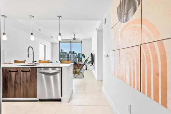 Modern 1BR | Downtown | Co-Work, Pool, Gym